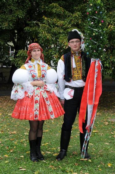 pár v hradišťském kroji.JPG, 398x600, 68.99 KB