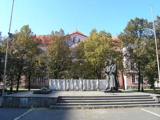 Náměstí Svobody s Památníkem osvobození.JPG