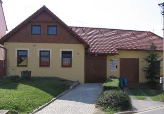 městské muzeum, budova zblízka.jpg