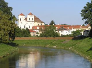 Veselí n. M. - kostel sv. Andělů strážných.JPG