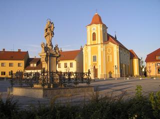 Veselí n. M. - kostel sv. Bartoloměje.JPG