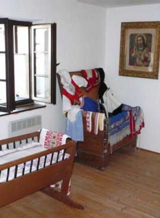 Slovácká izba Skoronice.jpg