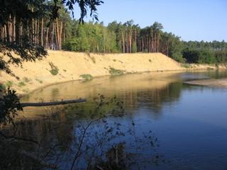 Bzenec-osypané břehy3.JPG